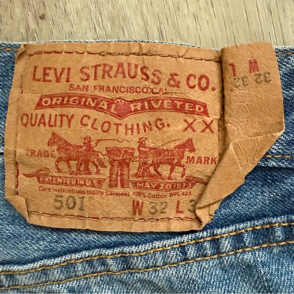Levi's 501 low rise bermuda cutoff shorts - Picture 3 of 4